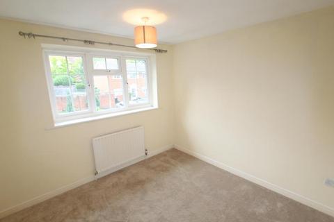 3 bedroom end of terrace house to rent, Cavenham Close, Woking GU22