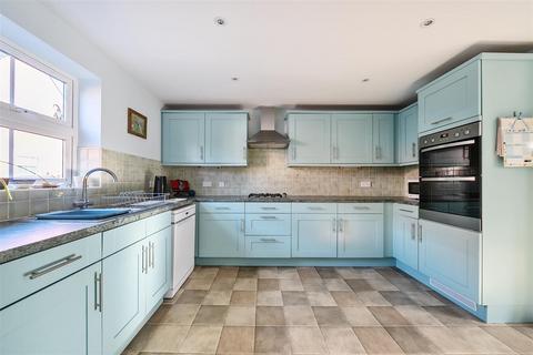 4 bedroom detached house for sale, Chivers Road, Devizes, SN10