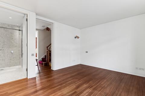 25 Beaumont Street, London, W1G 6DQ