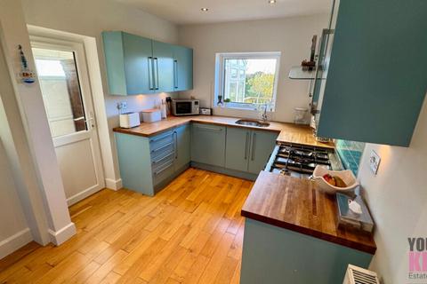 81 Downs Road, Folkestone, CT19 5PS