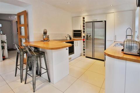 4 bedroom detached house for sale, St. Pauls Road, Sarisbury Green, Southampton