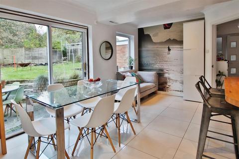 4 bedroom detached house for sale, St. Pauls Road, Sarisbury Green, Southampton