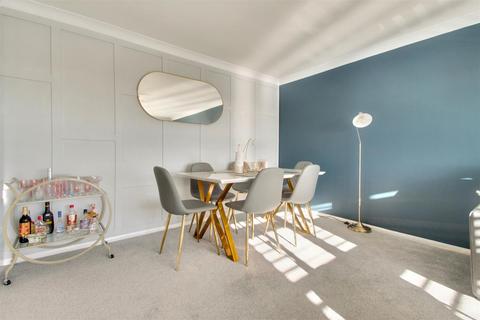 32 Greystone Avenue, Worthing, BN13 1LR
