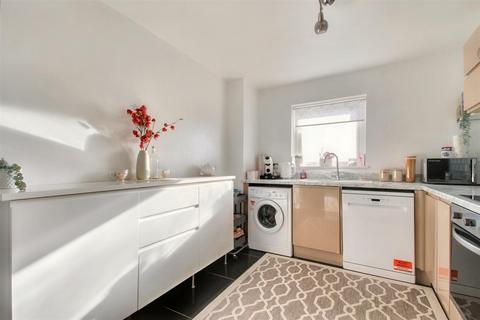 32 Greystone Avenue, Worthing, BN13 1LR