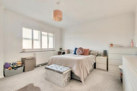 32 Greystone Avenue, Worthing, BN13 1LR