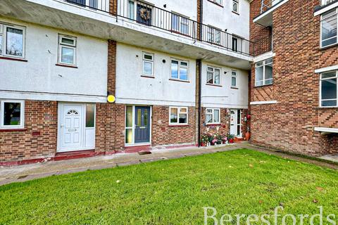 2 bedroom maisonette for sale, Victor Approach, Hornchurch, RM12