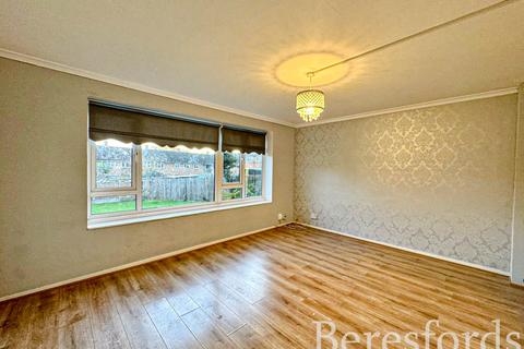 2 bedroom maisonette for sale, Victor Approach, Hornchurch, RM12