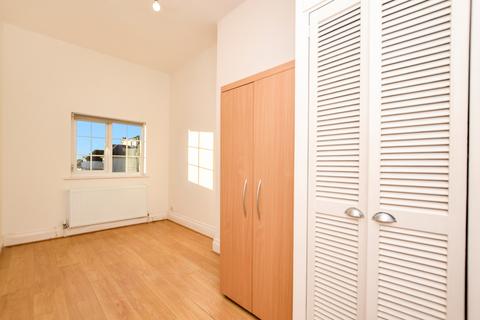 2 bedroom flat to rent, Templars Avenue, NW11