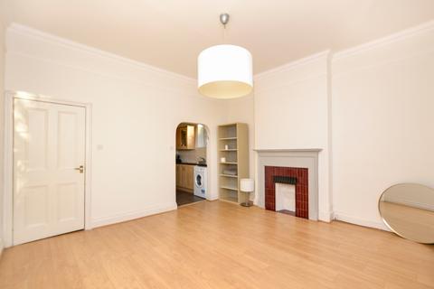 2 bedroom flat to rent, Templars Avenue, NW11