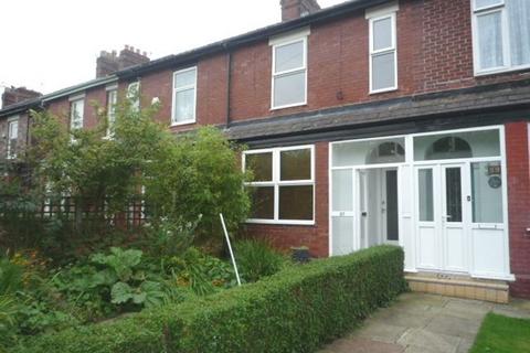 2 bedroom terraced house to rent, Beech Grove, Sale, M33 6RT