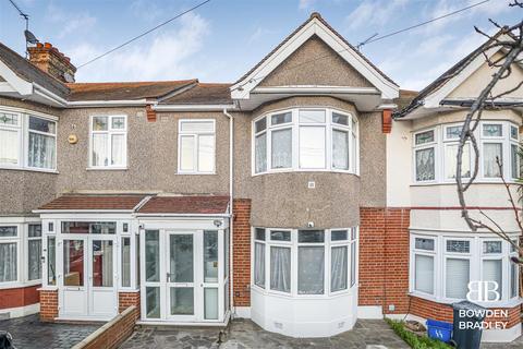 3 bedroom terraced house for sale, Highcliffe Gardens, Redbridge