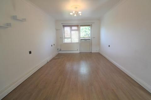 2 bedroom flat to rent, Wheatcroft, Cheshunt