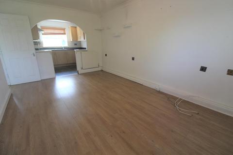 2 bedroom flat to rent, Wheatcroft, Cheshunt