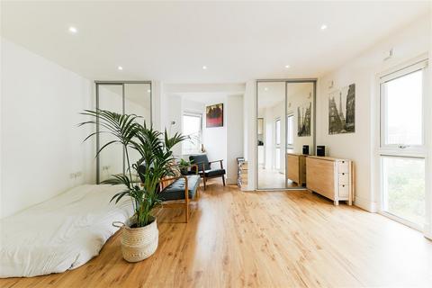 Studio to rent, Flat L, Ibex House, 166 Arthur Road, Wimbledon Park