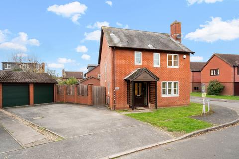 3 bedroom detached house for sale, Holly Close, Bramley