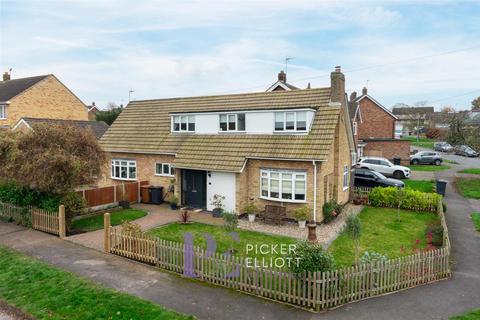 4 bedroom detached bungalow for sale, Roseway, Nuneaton CV13