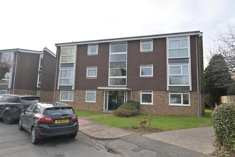 2 bedroom flat to rent, Dorchester Gardens, Worthing