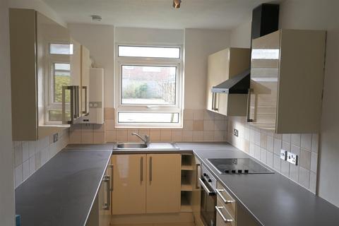 2 bedroom flat to rent, Dorchester Gardens, Worthing