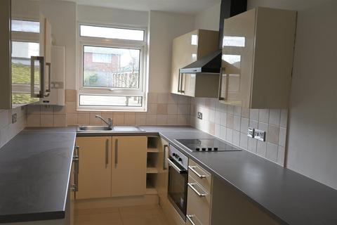 2 bedroom flat to rent, Dorchester Gardens, Worthing