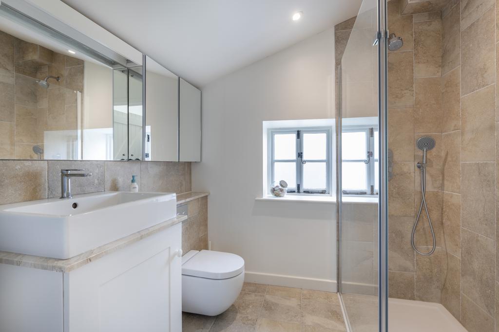 Shower room 3