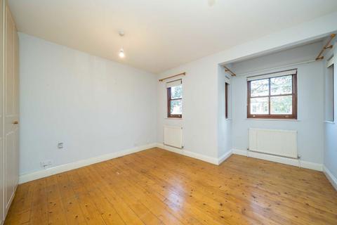 4 bedroom house to rent, Salford Road, London SW2