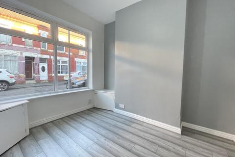 2 bedroom terraced house to rent, Methuen Street, Manchester, M12