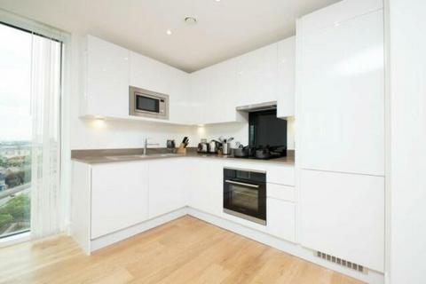 3 bedroom apartment to rent, High Street, London E15