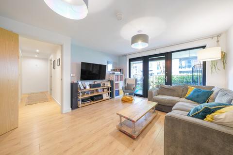 3 bedroom apartment for sale, Akerman Road, London