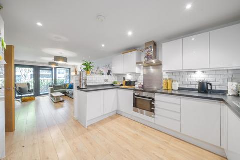 3 bedroom apartment for sale, Akerman Road, London