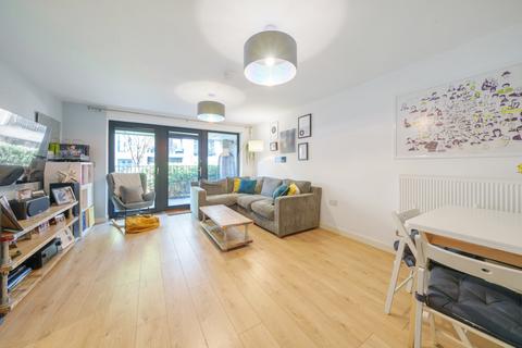 3 bedroom apartment for sale, Akerman Road, London