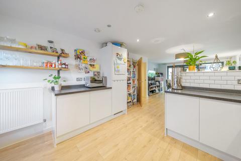 3 bedroom apartment for sale, Akerman Road, London