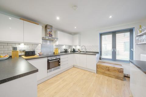 3 bedroom apartment for sale, Akerman Road, London