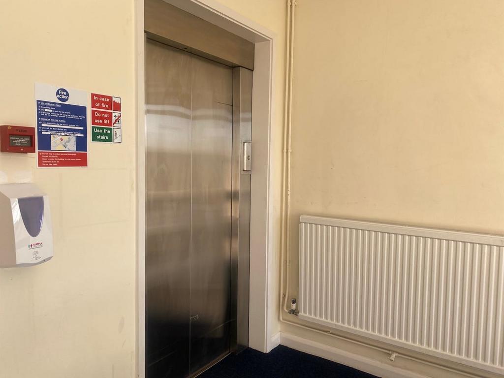 Oakmount House lift.jpg