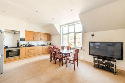 2 bedroom flat to rent, Station Road West, Oxted, RH8