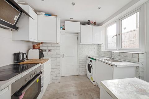 3 bedroom terraced house for sale, Lucknow Street, London SE18