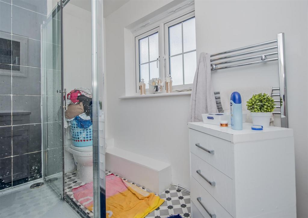 En suite Shower Room / WC: