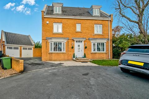 5 bedroom detached house for sale, Swallow Close, Armley, Leeds