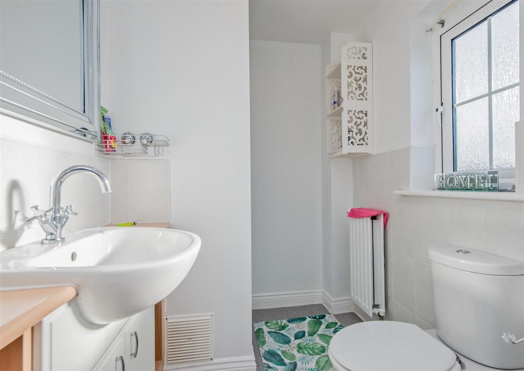 En suite Shower Room / WC: