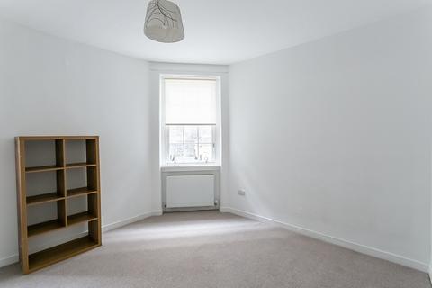 2/2 Heriot Bridge, Edinburgh, EH1 2HR