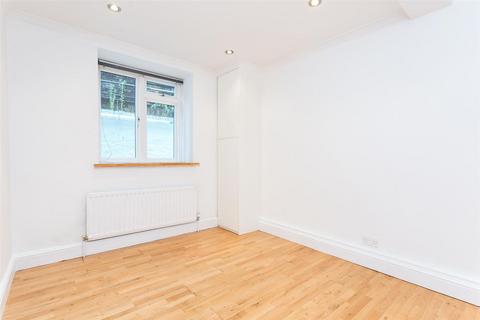 2 bedroom end of terrace house to rent, Lordship Park, London, N16