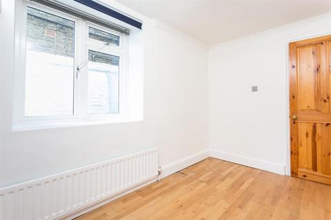 2 bedroom end of terrace house to rent, Lordship Park, London, N16