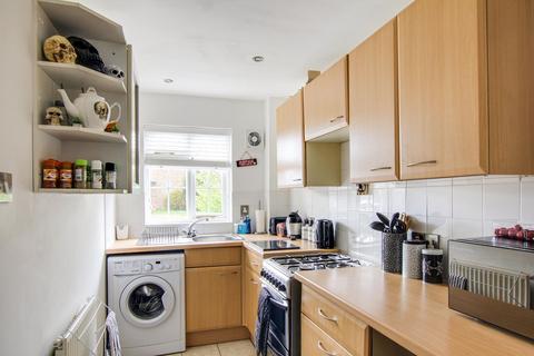 1 bedroom end of terrace house to rent, Stirling Close, Crawley RH10