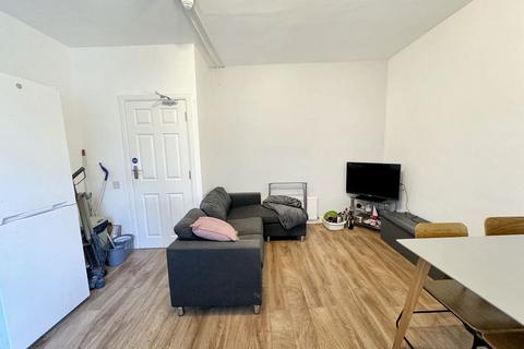 4 bedroom flat for sale, Flat 2, 226 Alfreton Road, Nottingham, Nottinghamshire, NG7 3PE