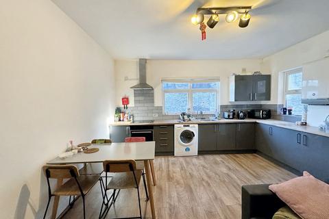 4 bedroom flat for sale, Flat 2, 226 Alfreton Road, Nottingham, Nottinghamshire, NG7 3PE