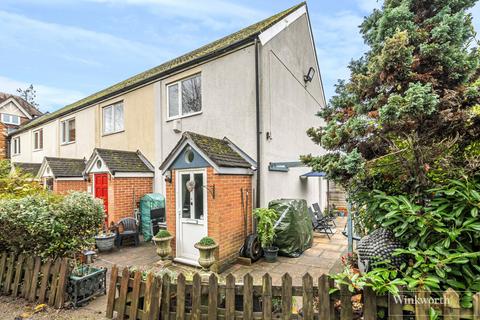 2 bedroom end of terrace house for sale, London Road, Bagshot, Surrey, GU19