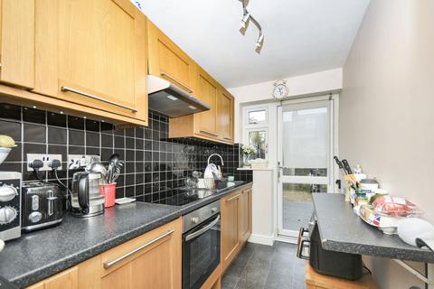 1 bedroom flat to rent, Old School Close Beckenham BR3