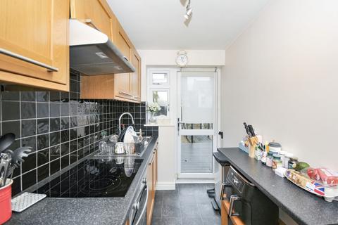 1 bedroom flat to rent, Old School Close Beckenham BR3