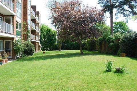 2 bedroom flat to rent, Foxgrove Road Beckenham BR3