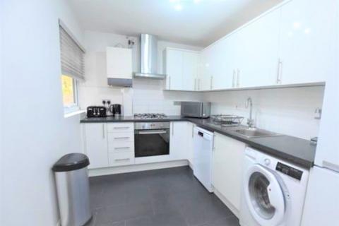 2 bedroom flat to rent, Foxgrove Road Beckenham BR3