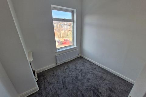 2 bedroom terraced house to rent, Huxley Street, Oldham